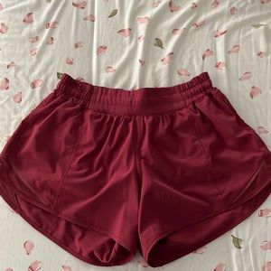 Lululemon Hotty Hot 4 inch shorts